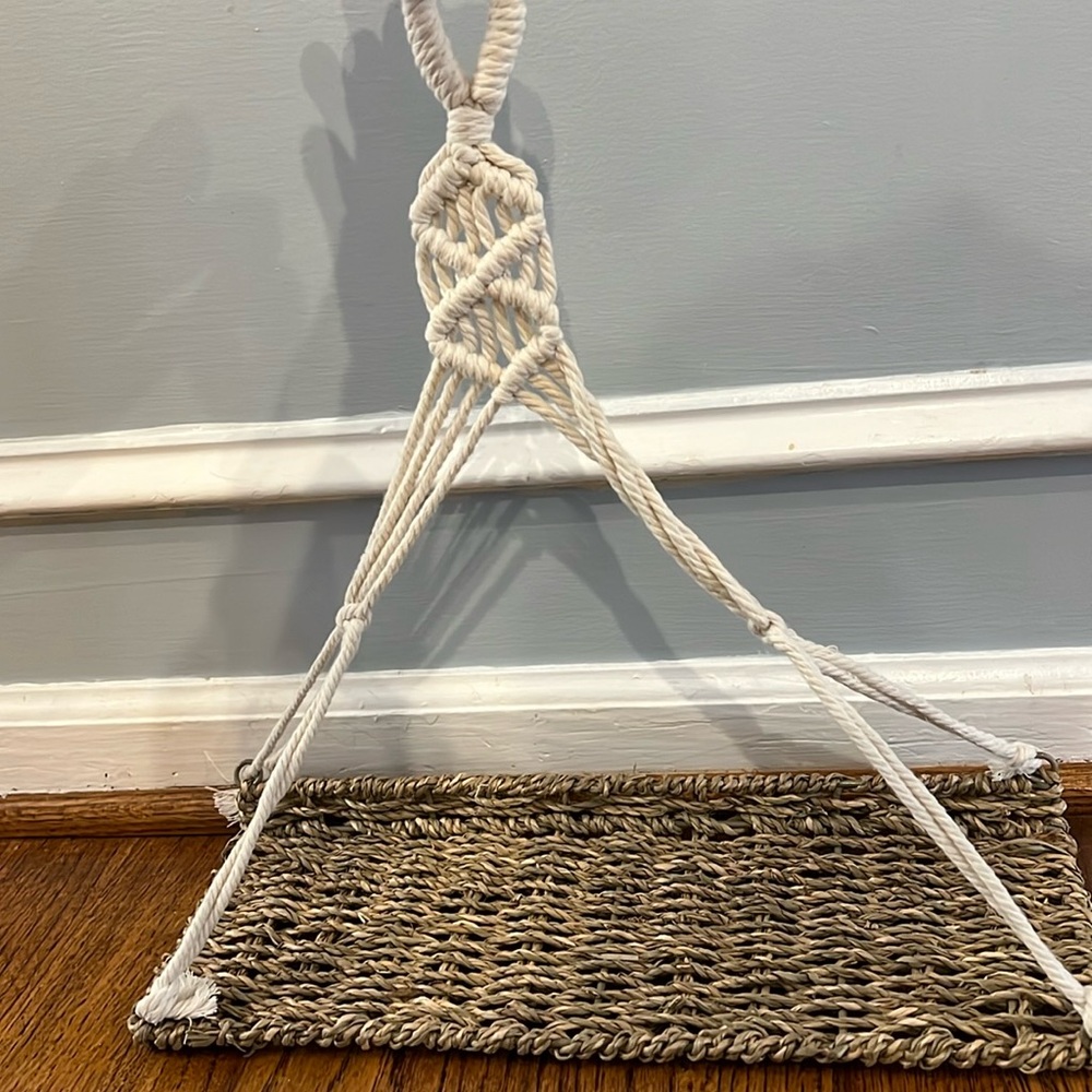 NWOT GRASS TWINE HANGING MACRAME SHELF